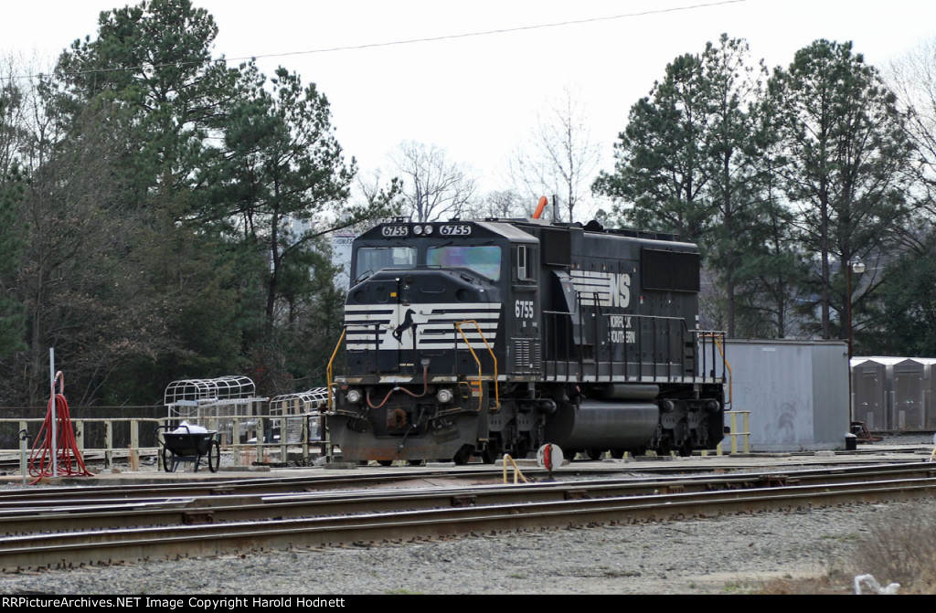 NS 6755 sits all alone in Glenwood Yard